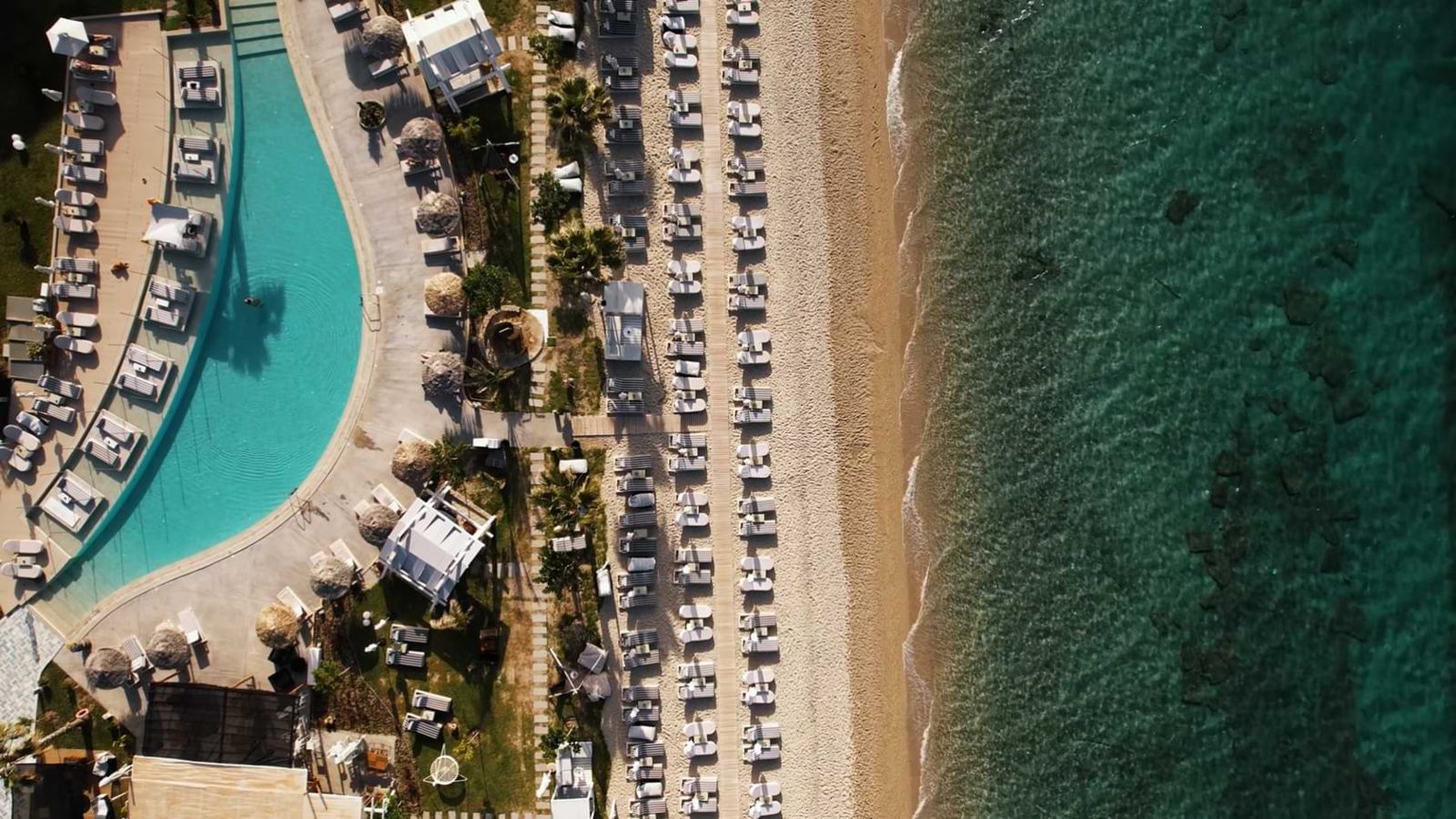 Private transfer from Thessaloniki Airport to Blue Carpet Luxury Suites